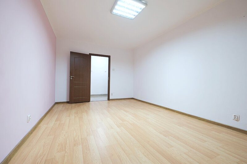 Baneasa- Aerogarii (stradal) apartament 3 camere decomandate ideal salon