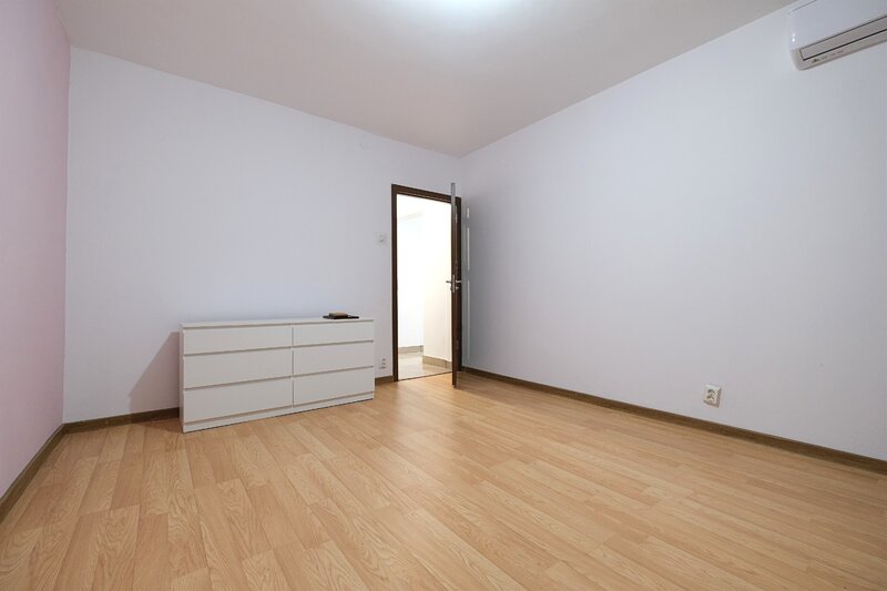 Baneasa- Aerogarii (stradal) apartament 3 camere decomandate ideal salon