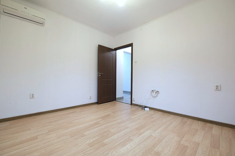 Baneasa- Aerogarii (stradal) apartament 3 camere decomandate ideal salon