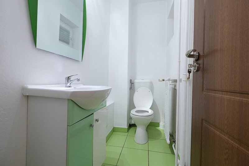 Baneasa- Aerogarii (stradal) apartament 3 camere decomandate ideal salon