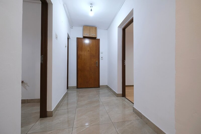 Baneasa- Aerogarii (stradal) apartament 3 camere decomandate ideal salon