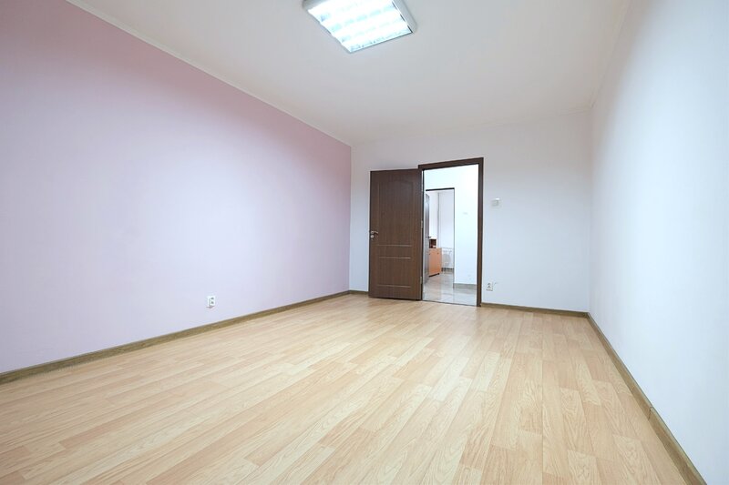 Baneasa- Aerogarii (stradal) apartament 3 camere decomandate ideal salon