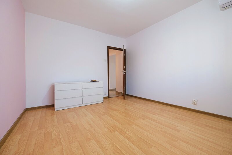 Baneasa- Aerogarii (stradal) apartament 3 camere decomandate ideal salon